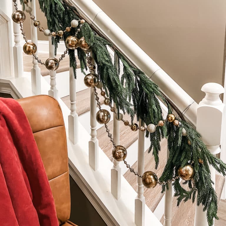 Gold Ball Garland Piper Classics